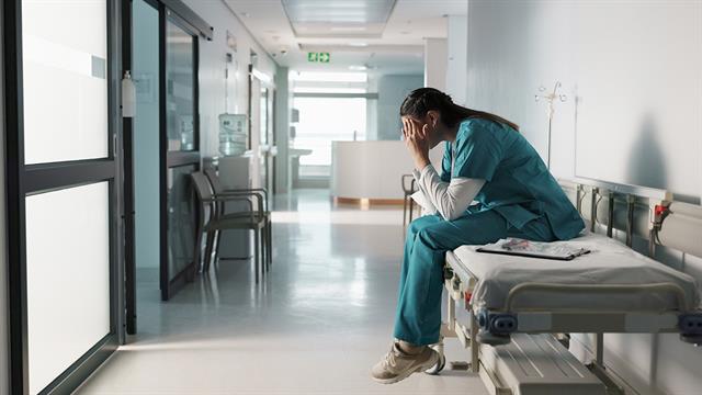 Πρωταθλητές στην υπερεργασία οι Έλληνες νέοι γιατροί [ευρωπαϊκή μελέτη]