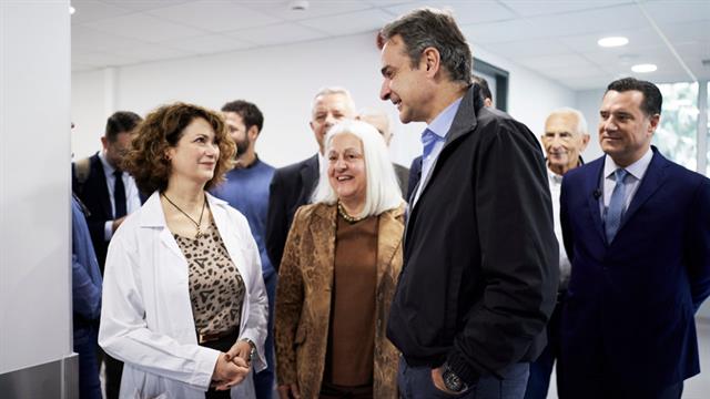 Επίσκεψη Μητσοτάκη στο Κέντρο Υγείας Μαρκοπούλου