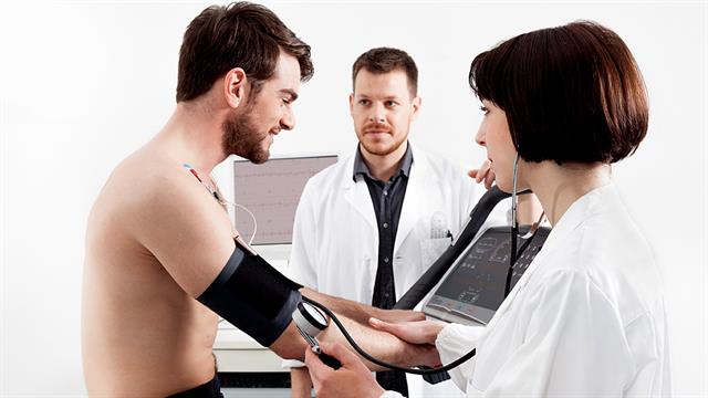 Αξονική στεφανιογραφία ή stress echo για την αρχική διερεύνηση της στεφανιαίας νόσου;