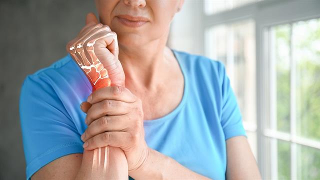 Οστεοπόρωση: Πώς σχετίζεται με το αδυνάτισμα;