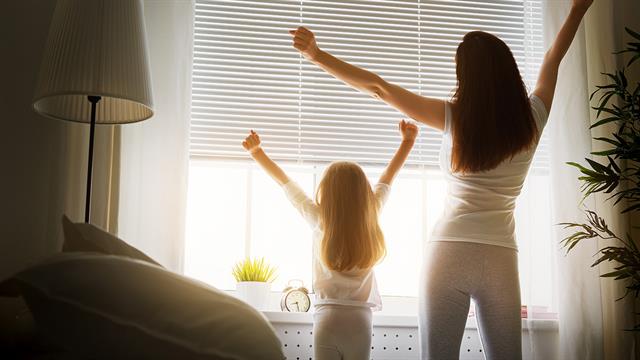 Πώς οι πρωινές συνήθειες χτίζουν καλό ύπνο