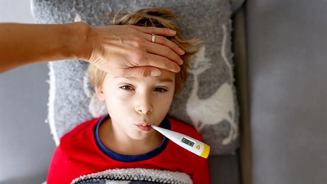 Πυρετικοί σπασμοί στα παιδιά: Τι πρέπει να γνωρίζουν οι γονείς