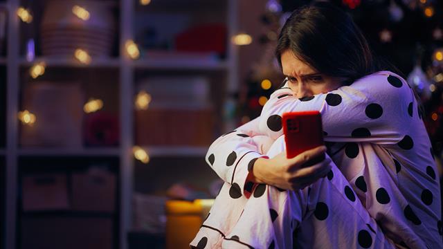 Η ξενιτιά και η διπλή μοναξιά των Χριστουγέννων