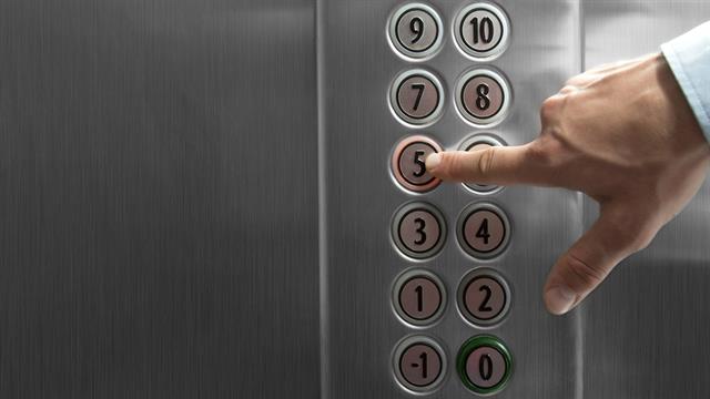 Σοβαρός τραυματισμός τεχνικού σε ασανσέρ σούπερ μάρκετ