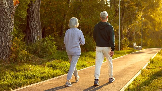 Καρκίνος παχέος εντέρου: Το περπάτημα μειώνει την κόπωση [μελέτη]