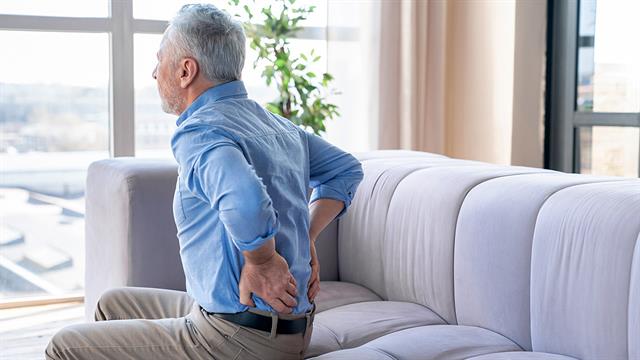 Πώς συνδέεται ο πόνος στη μέση με προβλήματα ύπνου