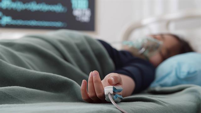 Στη ΜΕΘ παιδί 14 ετών με γρίπη - Δεκάδες με ιώσεις στα παιδιατρικά νοσοκομεία