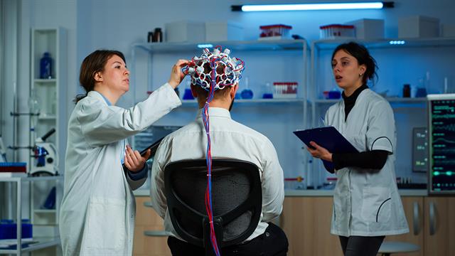 Hλεκτροεγκεφαλογράφημα: Πώς θα μπορούσε να βοηθήσει ανθρώπους με παράλυτα άκρα