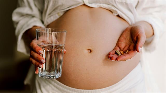 ΕΜΑ: Δεν αλλάζουν οι οδηγίες για παρακεταμόλη στην εγκυμοσύνη - Τι δείχνουν τα στοιχεία