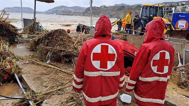ΕΕΣ: 10 βασικές συμβουλές προστασίας κατά τη διάρκεια σφοδρής καταιγίδας με πλημμυρικά φαινόμενα
