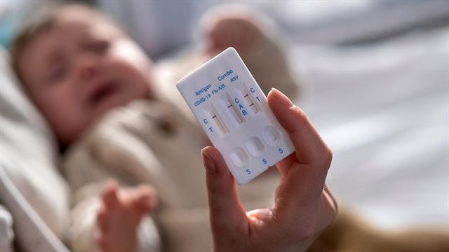 Σε άνοδο τα κρούσματα RSV - Ποιες είναι οι διαφορές του από γρίπη και CoViD