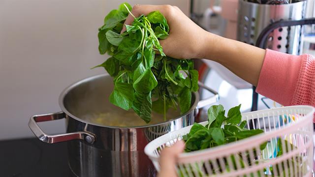 Σπανάκι: Ωμό ή μαγειρεμένο;