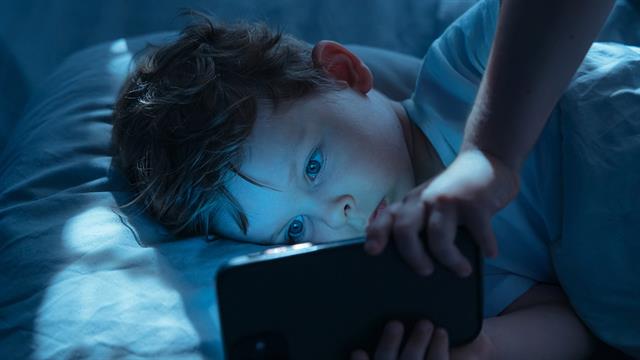 Η πρώιμη χρήση ψηφιακών μέσων απειλεί την ανάπτυξη των παιδιών: Οι ειδικοί προειδοποιούν