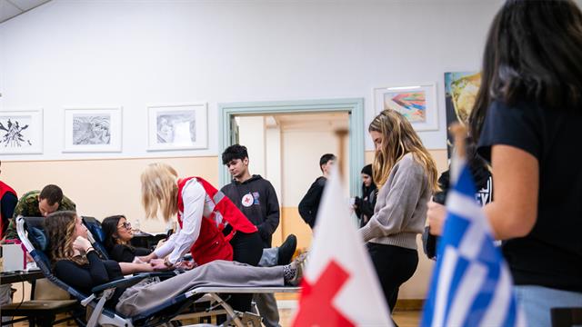 O Ελληνικός Ερυθρός Σταυρός διοργάνωσε μεγάλη εθελοντική αιμοδοσία στο Αρσάκειο Ψυχικού