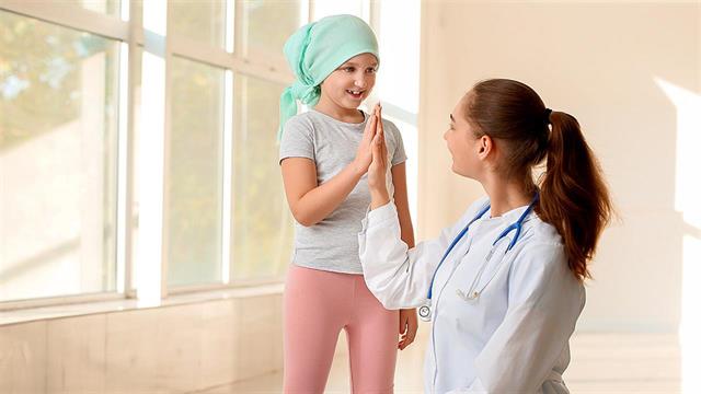 Τέσσερα στα πέντε παιδιά με καρκίνο γίνονται καλά