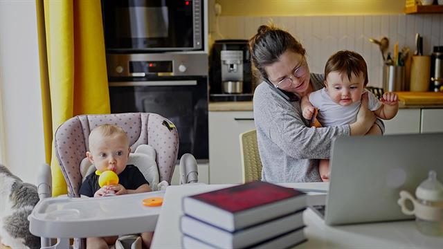 Πανδημία CoViD - lockdown: To βάρος έπεσε στις μητέρες (έρευνα)