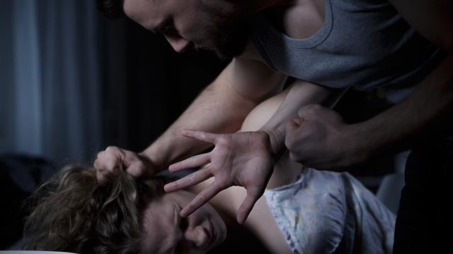 Κατά προτεραιότητα εξετάσεις στο ΕΣΥ για γυναίκες και παιδιά θύματα έμφυλης βίας [εγκύκλιος]