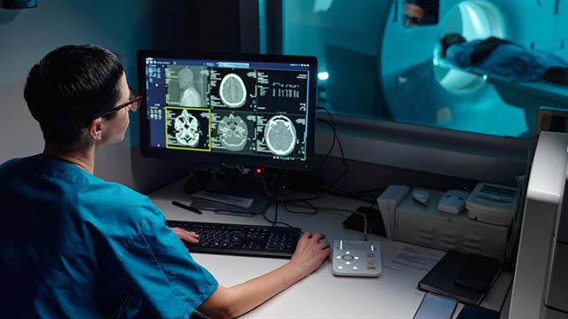 Nevron: Η νευροχειρουργική ομάδα που φέρνει την καινοτομία στο χειρουργείο