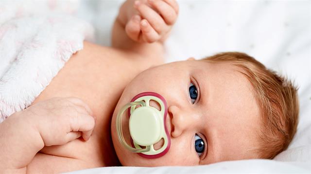 Πιπίλα με το πρώτο κλάμα; Ναι ή όχι;