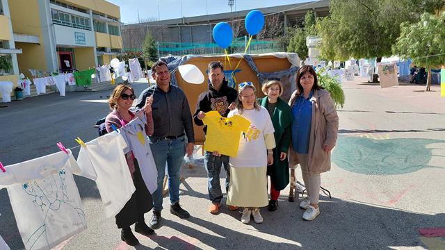 Απλώνουν ευτυχία - Μαθητές δημοτικού σχολείου στη Νέα Σμύρνη ενισχύουν τα παιδιά της Φλόγας