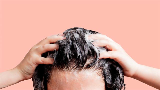 Τριχόπτωση: Μπορεί να ευθύνεται το σαμπουάν;