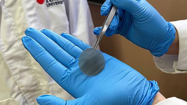 Έξυπνο επίθεμα παρακολουθεί και θεραπεύει πληγές