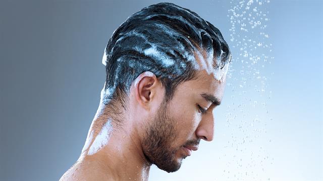 Ανδρική τριχόπτωση: Η σωστή φροντίδα και το κατάλληλο σαμπουάν μαλλιών