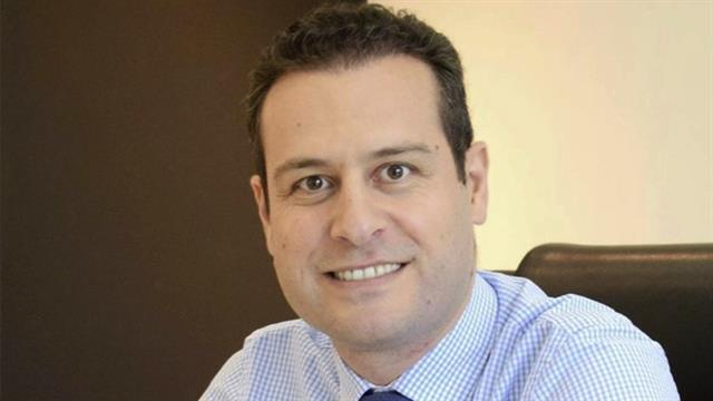 Ο γναθοπροσωπικός χειρουργός Συμεών Ψωμιάδης α αντιπρόεδρος του ΕΟΦ - Το βιογραφικό του