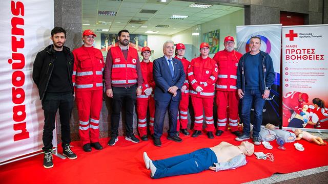 Ε.Ε.Σ.: Παρουσίαση  χρήσης αυτόματου εξωτερικού απινιδωτή (AED) στο Μετρό Συντάγματος