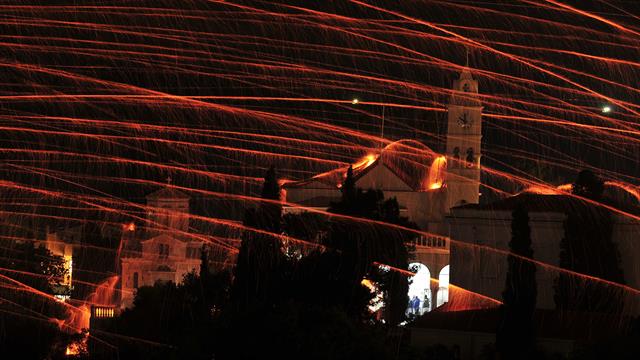 Το Χαμόγελο του Παιδιού για τα βεγγαλικά και τις κροτίδες ενόψει Πάσχα