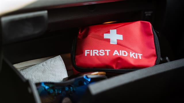 Φαρμακείο αυτοκινήτου: Τι πρέπει να περιλαμβάνει υποχρεωτικά