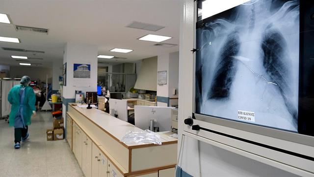 ΕΟΔΥ: 3 θάνατοι ασθενών με CoViD - Υποχωρούν νοσηλείες και θετικότητα