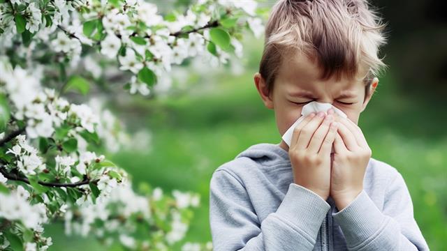 Τα 5 λάθη που κάνουμε κάθε άνοιξη με τις αλλεργίες των παιδιών