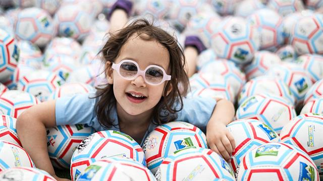 Μία μπάλα για όλους: Χίλια παιδιά σε ευρωπαϊκή δράση συμπερίληψης στη Θεσσαλονίκη