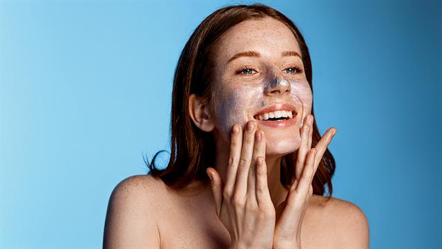 Ξηρή επιδερμίδα: Η σωστή ρουτίνα για ενυδάτωση, άνεση και ισορροπία