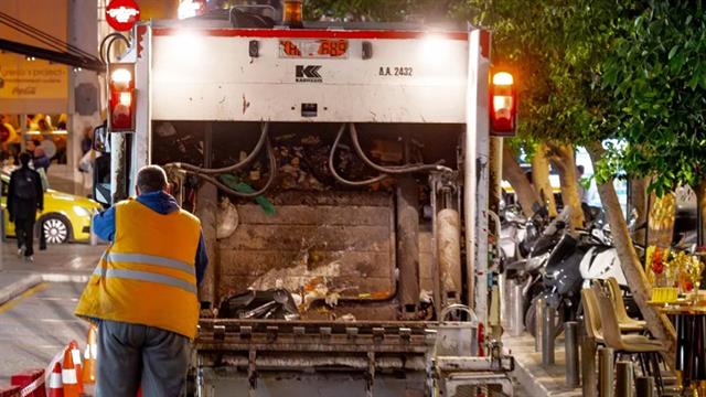 Θεσσαλονίκη: Άστεγος που κοιμόταν σε κάδο βρέθηκε στην πρέσσα απορριμματοφόρου