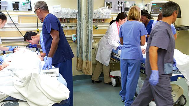 1η ΥΠΕ: Η κατάσταση των 5 τραυματιών από την επίθεση του 89χρονου