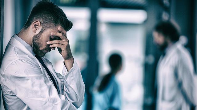 ΕΙΝΑΠ: Διαφωνεί με υπό ψήφιση νομοσχέδιο για μετακινήσεις ειδικευόμενων γιατρών