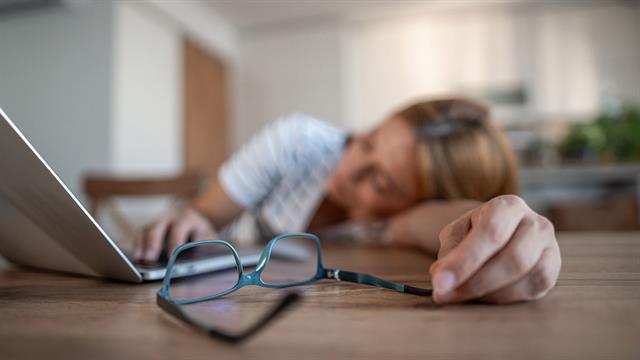 Πώς βελτιώνεται ο ύπνος ακόμη και υπό ακραία πίεση [μελέτη]