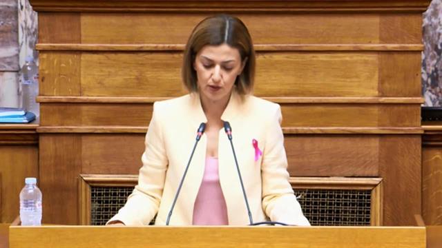 Αγαπηδάκη: Αδιαθεσία στη Βουλή - Μεταφέρθηκε στο ιατρείο