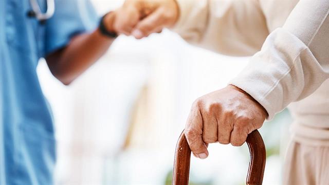 Εγκεφαλικό εμφύτευμα ενισχύει τη βάδιση ασθενών με νόσο του Πάρκινσον