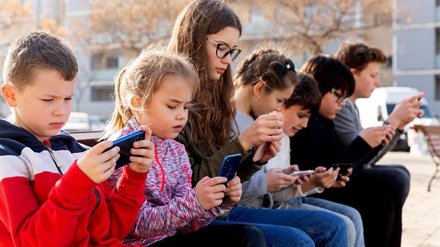 Meta και TikTok αντιμέτωπες με 3.300 αγωγές για εθισμό των νέων