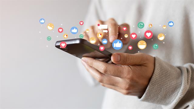 Πώς οι αλγόριθμοι των social media επηρεάζουν αυτά που πιστεύουμε