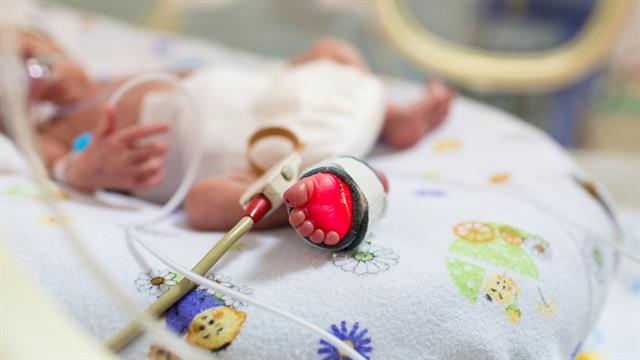 Έξυπνο αισθητηριακό επίθεμα με τεχνητή νοημοσύνη για ήπια παρακολούθηση πρόωρων νεογνών