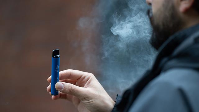 Τα ηλεκτρονικά τσιγάρα διευκολύνουν τη διακοπή του καπνίσματος