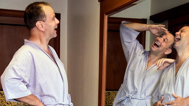 Πόσο καλή ιδέα είναι να γελάς με τον εαυτό σου