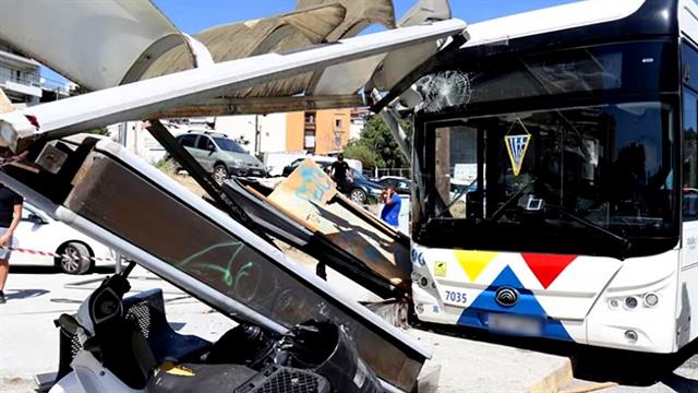 Θεσσαλονίκη: Λεωφορείο έπεσε σε στάση- 4 τραυματίες