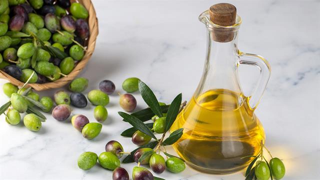 Μικροπλαστικά στο ελαιόλαδο: Τι γνωρίζουμε μέχρι σήμερα και πόσο πρέπει να ανησυχούμε;