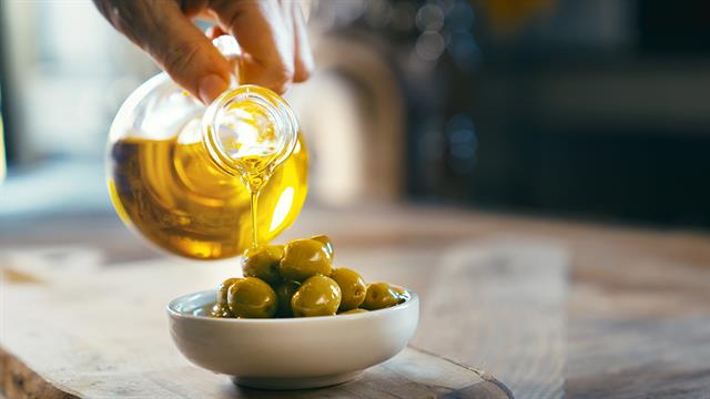 Το ελαιόλαδο πριν από το γεύμα περιορίζει το σάκχαρο [μελέτη]