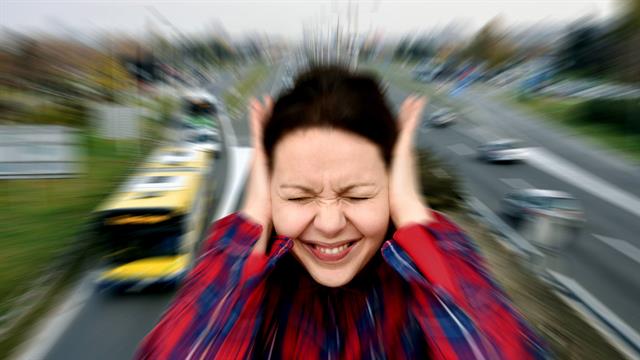 Ζέστη, ατμοσφαιρική ρύπανση και θόρυβος: Οι αόρατοι εχθροί της καρδιάς